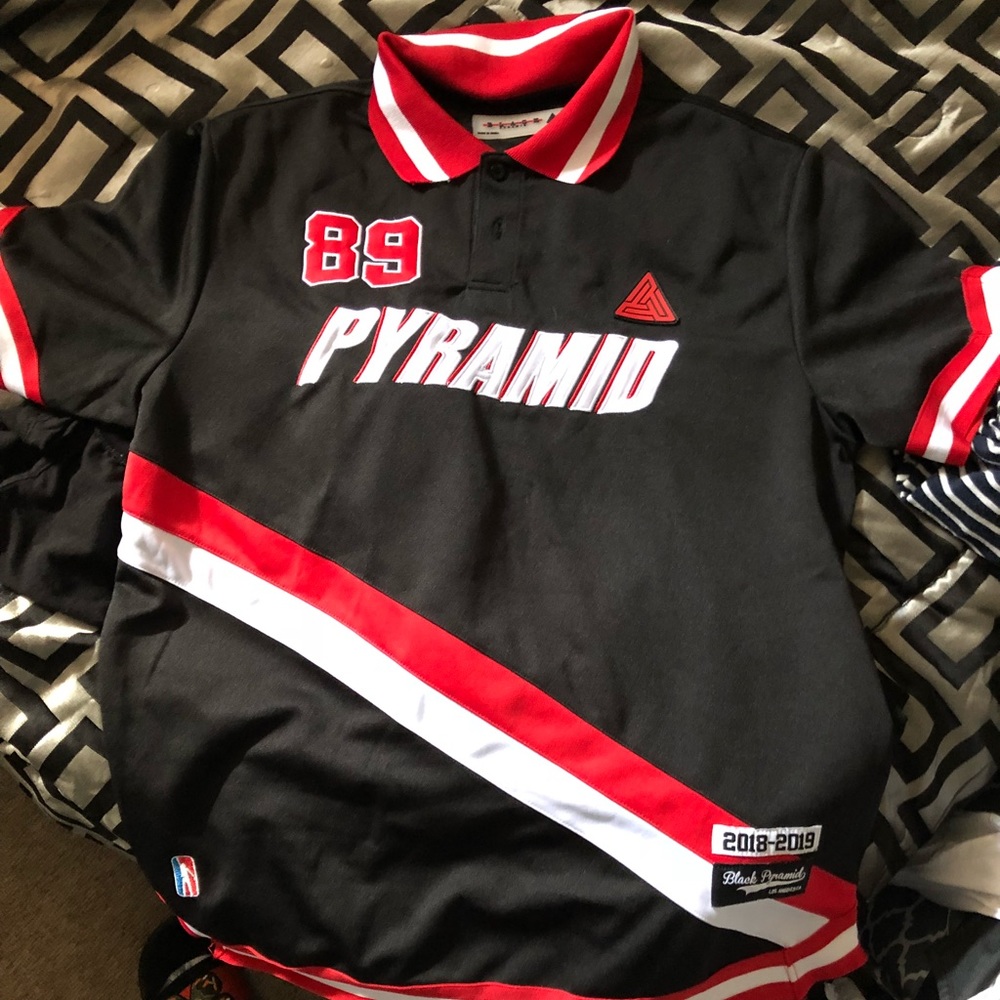 Black pyramid fitted collar shirt